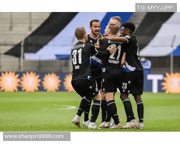 卡斯鲁厄与杜塞多激战正酣谁能在这场较量中笑到最后